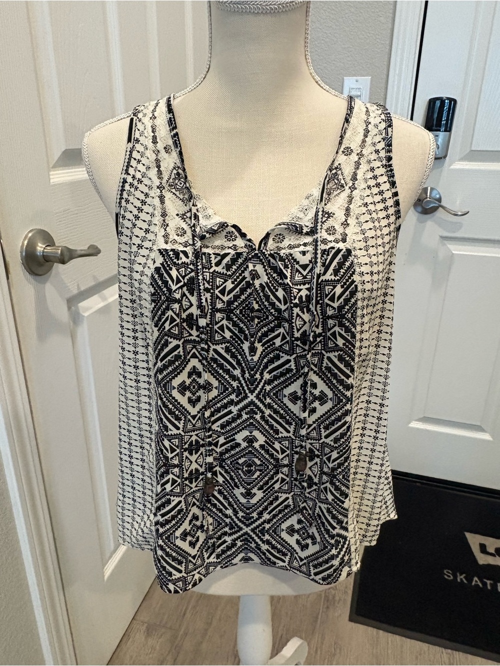 Rewind Black & White Geometric Print Sleeveless Camisole